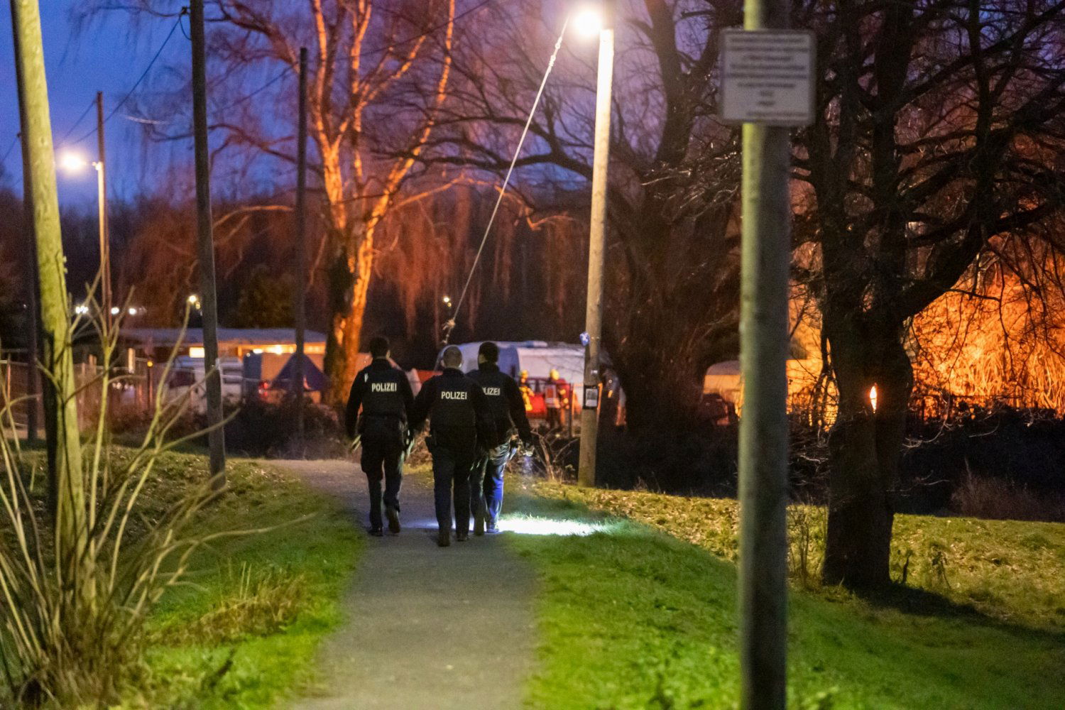 Lagerfeuer Sorgt F R Feuerwehreinsatz In Hanau