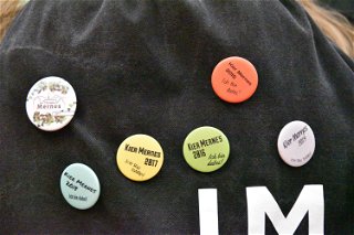 Seit 2015 gibt es jährlich einen neuen Button für die Kier in Mernes.