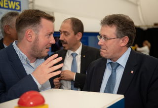 KINZIG.NEWS-Chefredakteur Christian P. Stadtfeld im Gespräch mit CDU-MdL Michael Reul.