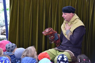 Puppentheater und vieles mehr unterhalten Groß und Klein.