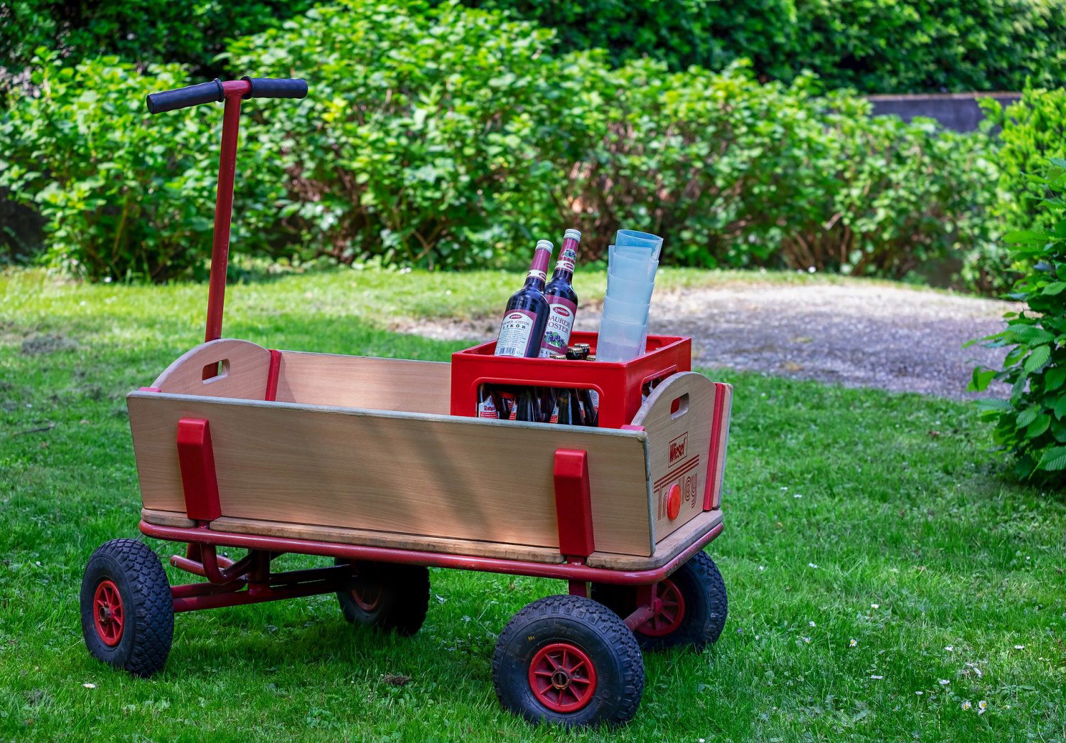 Mit Bier, Schnaps Und Bollerwagen Unterwegs: Schicken Sie Uns Ihre ...