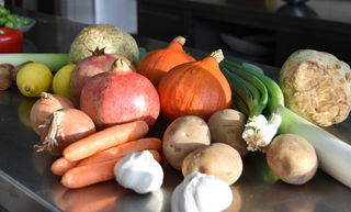 Mit frischen Zutaten der Saison wird im DinkelRind gekocht.