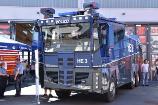 Wasserwerfer der Polizei.
