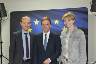 Landtagsabgeordneter Max Schad (links), Sven Simon und Europaparaments-Kandidatin Theresa Neumann.