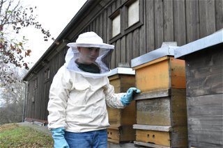 Mittlerweile besitzt der Schüler mehrere Bienenstöcke.