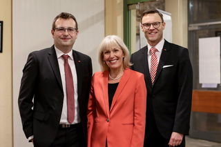 Von links: SPD Main-Kinzig Geschäftsführer Maik Zimmer, Bundestagsabgeordnete Bettina Müller und Naturenergie Main-Kinzig Geschäftsführer Oliver Habekost.