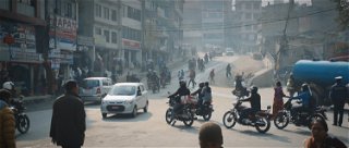 Dichter Verkehr in Nepal.