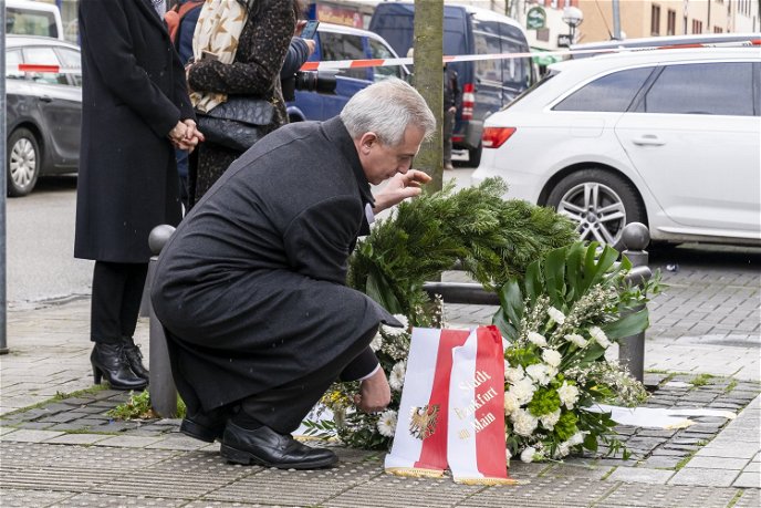 Oberbürgermeister Feldmann kondoliert nach den Anschlägen von Hanau. - Fotos: Holger Menzel