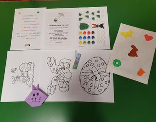 Bastelanleitungen, Ausmalbilder und kleine Überraschungen haben die Erzieherinnen von der Kita Obermarkt vorbereitet