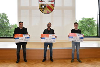 Die Gewinner (von links) Oliver Jakobi (Band Industrial ZOO), Dennis Korn und Felix Faupel.