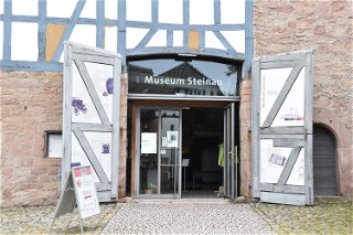 Das Museum und das Brüder-Grimm-Haus haben separate Eingänge.
