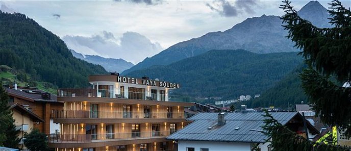 VAYA Sölden Resort mit Blick auf die Alpen