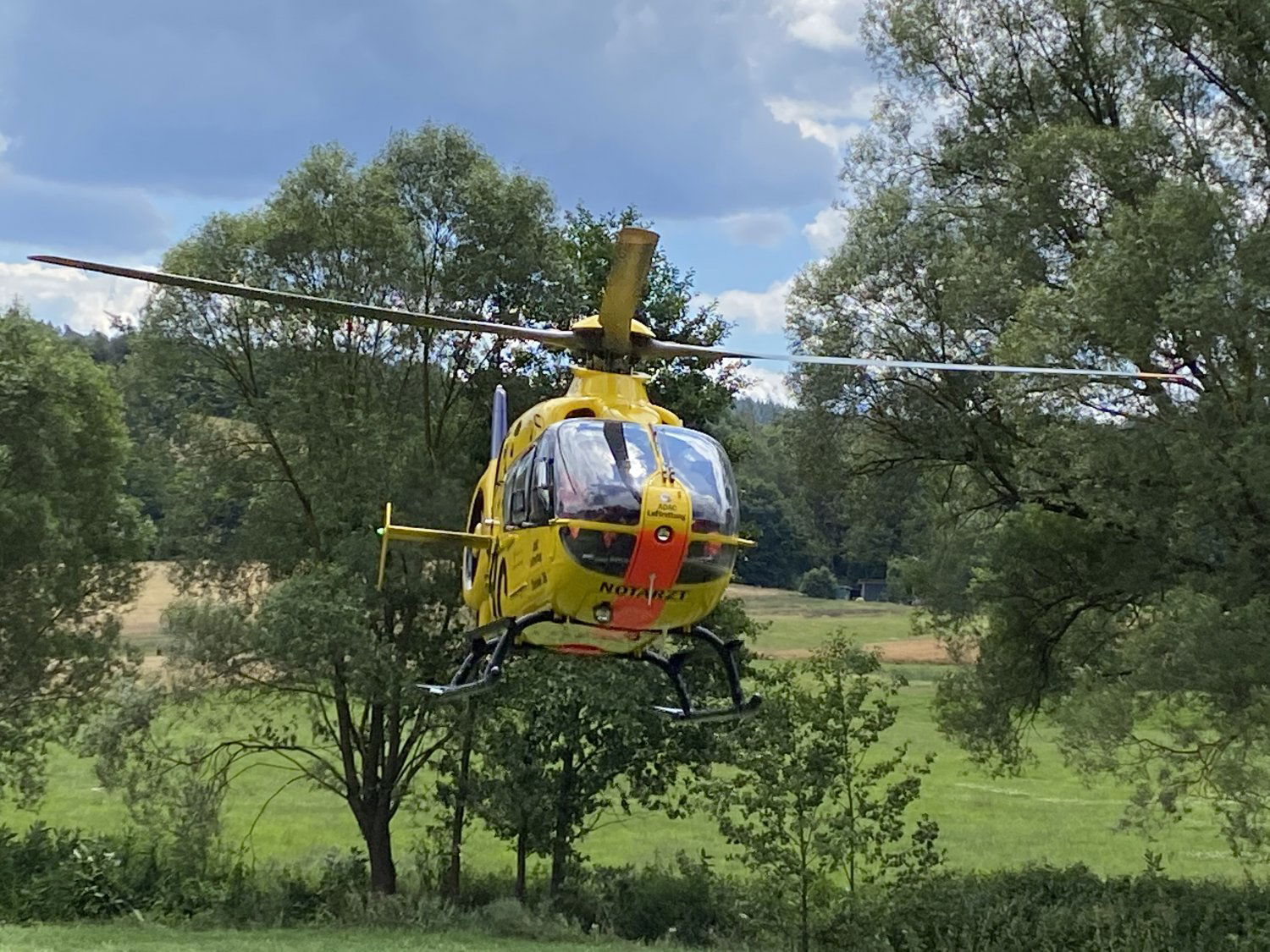 Schwerer Arbeitsunfall: Person Mit Rettungshubschrauber In Klinik Geflogenn