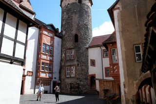 176 Stufen zählt der Bergfried mit umlaufenden Balkon.