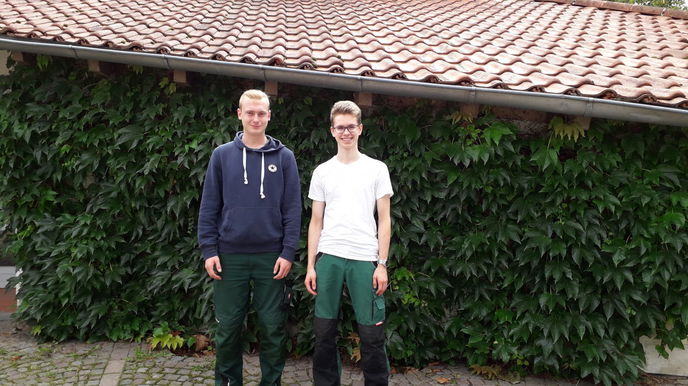 Yannic Dunkel (links) und Elias Ruckriegel absolvieren derzeit ihr FÖJ im Fachdienst Umwelt der Stadt Maintal