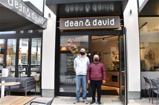 Bartosz Chablo (links) und Jung Gi Kim vom Franchise-Unternehmen Dean & David.