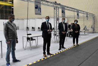 Von links: Dr. Wolfgang Lenz, Landrat Thorsten Stolz, Oberbürgermeister Claus Kaminsky und Erste Kreisbeigeordnete Susanne Simmler.