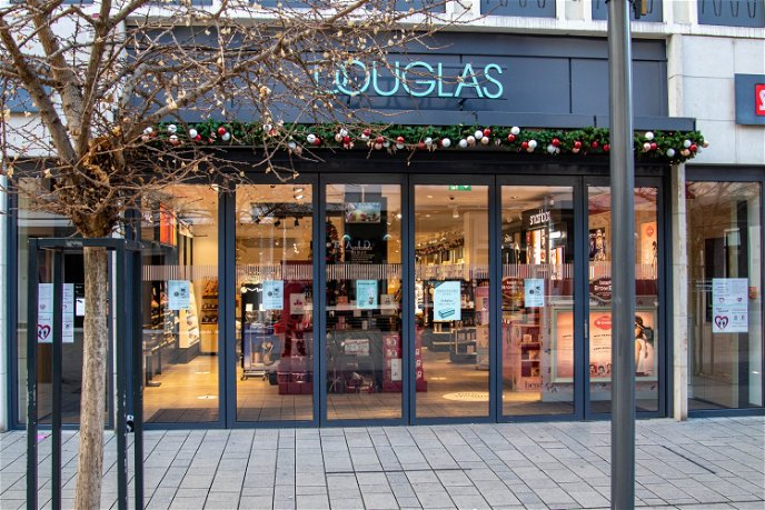 Die Douglas-Filiale in Hanau am Mittwoch