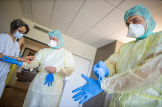 In den Krankenhäusern wie hier in den Main-Kinzig-Kliniken in Schlüchtern gelten strenge Schutzmaßnahmen.