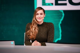 E-Sports-Ikone Eefje Depoortere aka Sjokz hostet das IT Special.   - Foto: riot games 