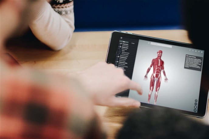 digitales Lernen mit Tablets in unserem Aus- und Fortbildungsinstitut für Altenpflege