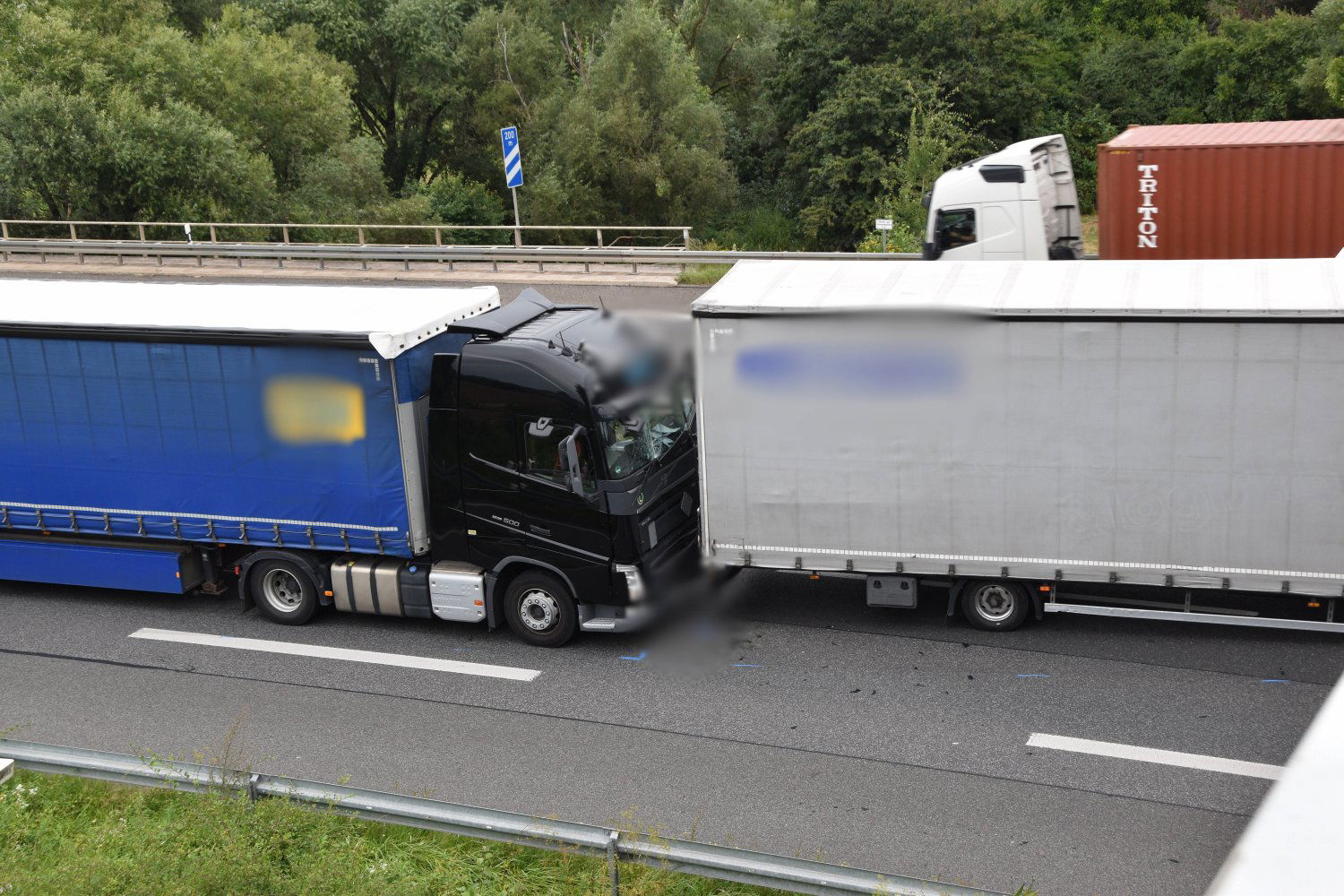 Unfall Auf Der A66: Vier LKW Und Zwei Pkw Beteiligt