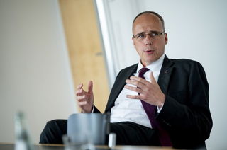Minister Beuth vor wenigen Wochen im Gespräch mit ON in Wiesbaden 