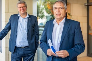 Thomas Sälzer (links) und Frank Mackenroth vom Vorstand der VR-Bank Fulda erläuterten die Kooperation