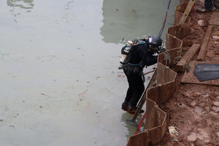 Nicht alltägliche Szenen spielen sich aktuell auf der riesigen Baustelle an der Frankfurter Landstraße in Hanau ab. 