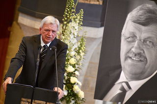 Der Tod seines Parteifreundes Walter Lübcke traf Volker Bouffier 