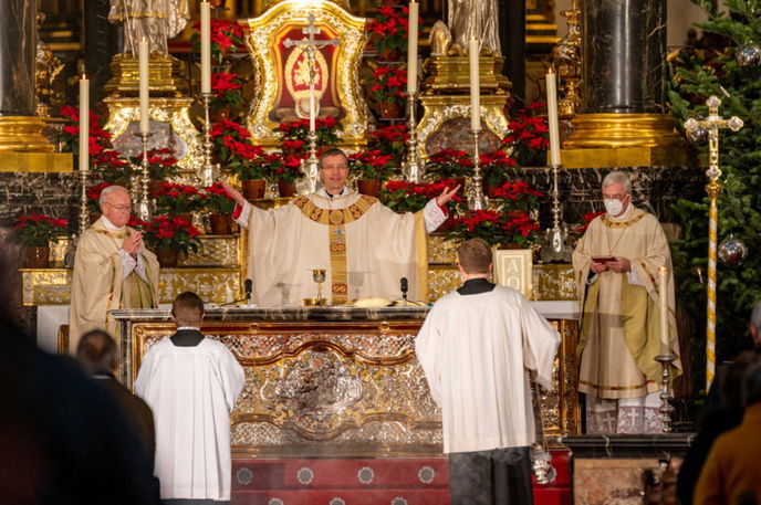 Der Bischof von Fulda, Dr. Michael Gerber, hatte im letzten Jahr die Einsamkeit vieler Menschen in der Coronakrise zum Thema seiner Weihnachtspredigt gemacht. 