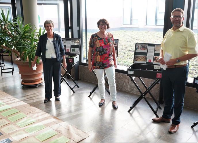 Für eine sachkundige Einführung in die Ausstellung zu den nachhaltigen Entwicklungszielen der Vereinten Nationen (UN) sorgte Maria Gubisch, Vorsitzende des entwicklungspolitischen Beirats der Hessischen Landesregierung.