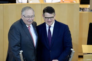 Boris Rhein mit seinem Vorgänger Norbert Kartmann. 