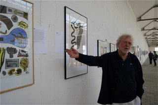 Im Anschluss an den Empfang führte Holger Dell durch die Ausstellung und verriet so manch spannendes Detail zu Werke und Künstlern