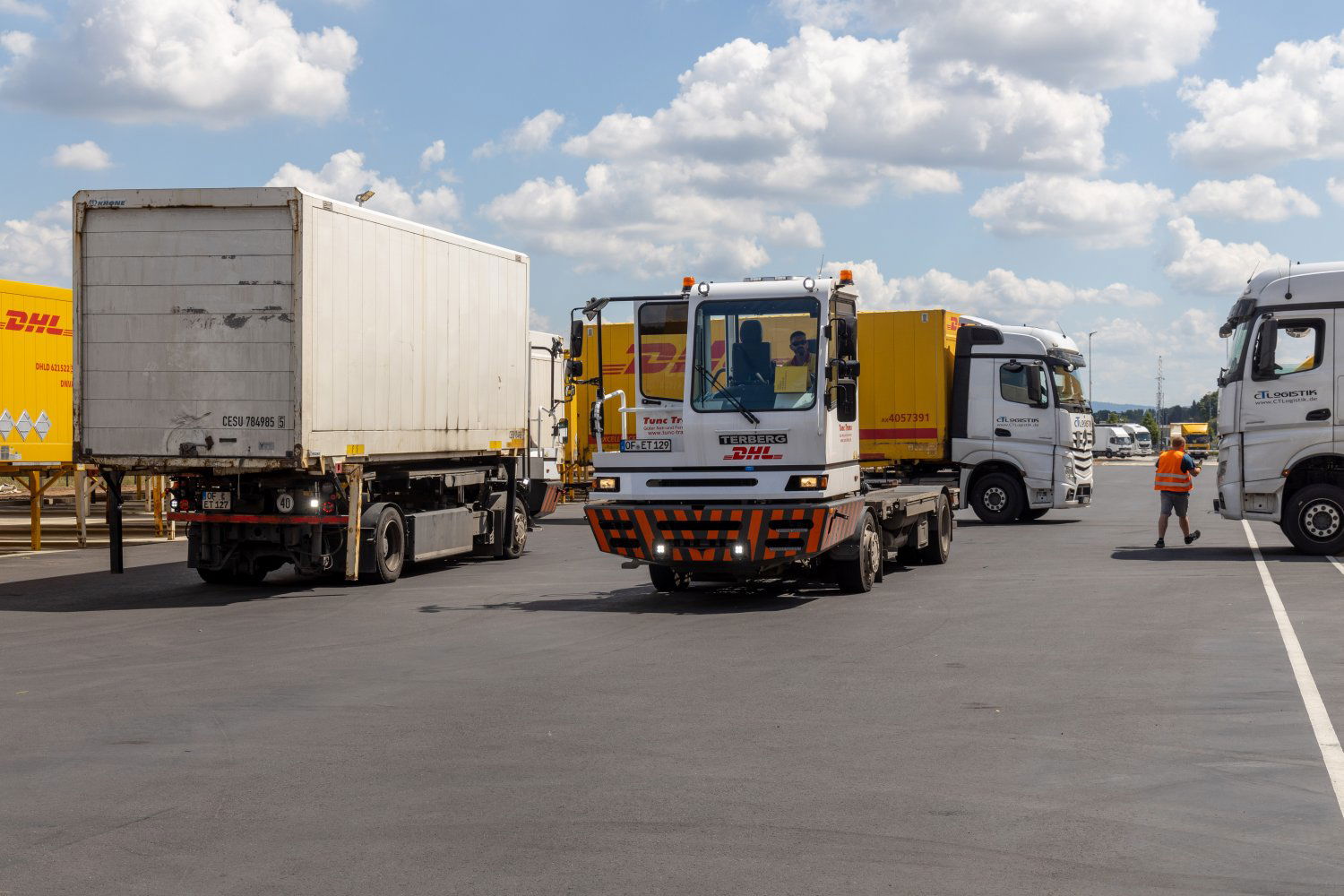 "Ein Meilenstein": DHL Freight-Frachtzentrum In Erlensee Eröffnet