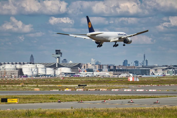 Täglich starten und landen bis zu 1.250 Flugzeuge zu und von 285 Reisezielen.