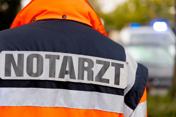 Ein falscher Notarzt hat in mehreren Kreisen sein Unwesen getrieben.  - Foto: Adobe Stock / TOPIC
