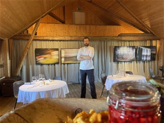 Auf den nächsten Fotos erfahrt Ihr, wie Kim Sjøbakk Luxus-Küche neu interpretiert