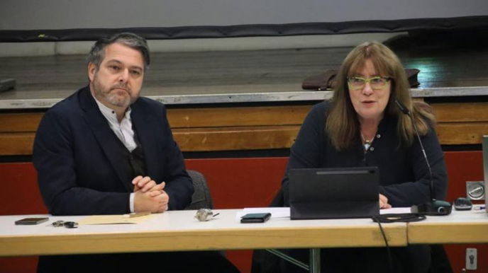 Daniel Glöckner und Heike Krieg im Gespräch mit Bürgern und Experten