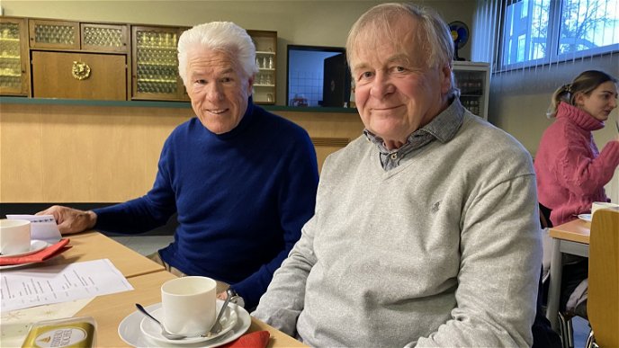 Zwei, die sich bei Kaffee und Kuchen austauschten: Kfz-Meister Harald Borse (links) und Maler und Lackierermeister Wolfgang Wambach.
