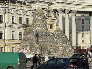 Denkmäler in Kyiv werden teilweise mit Sandsäcken vor Zerstörungen geschützt