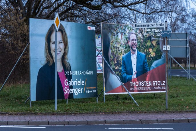 Wahlplakate der Spitzenkandidaten in Bruchköbel