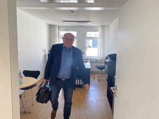 Ein letzter Gang aus seinem Büro