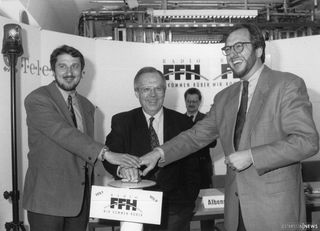 Mit HIT RADIO FFH baute HDH (re. im Bild) hauptverantwortlich einen Sender auf, der seit 15. November 1989 auf Sendung ist. 