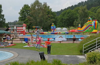 Das Schwimmbad in Sterbfritz, das auch als Waldschwimmbad bezeichnet wird, befindet sich noch in der Winterpause.