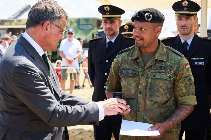 Der Hessische Ministerpräsident Boris Rhein mit Christian Wolf.