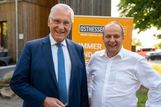 Minister Joachim Herrmann und O|N-Fotograf Martin Engel.   