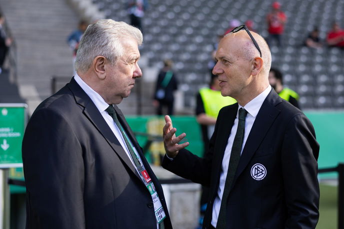 DFB-Präsident Bernd Neuendorf (re.) und DFB-Vizepräsident Peter Frymuth (hier beim DFB-Pokalfinale in Berlin) stellen am Freitag in Hanau die DFB-Vereinsaktion zur EURO 2024 vor.