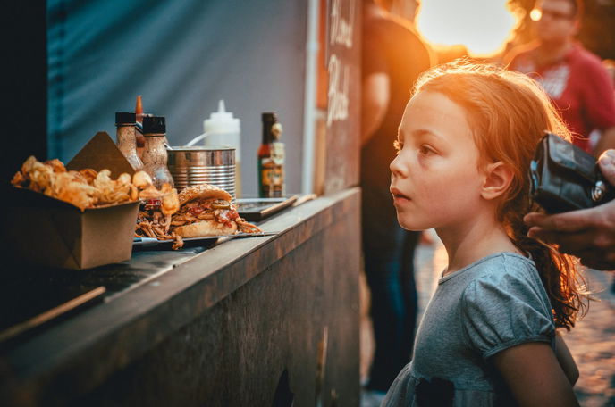 Eher zum Schnabulieren eignet sich hingegen das Streetfood-Festival. - Foto: Hanau Marketing GmbH/David Seeger