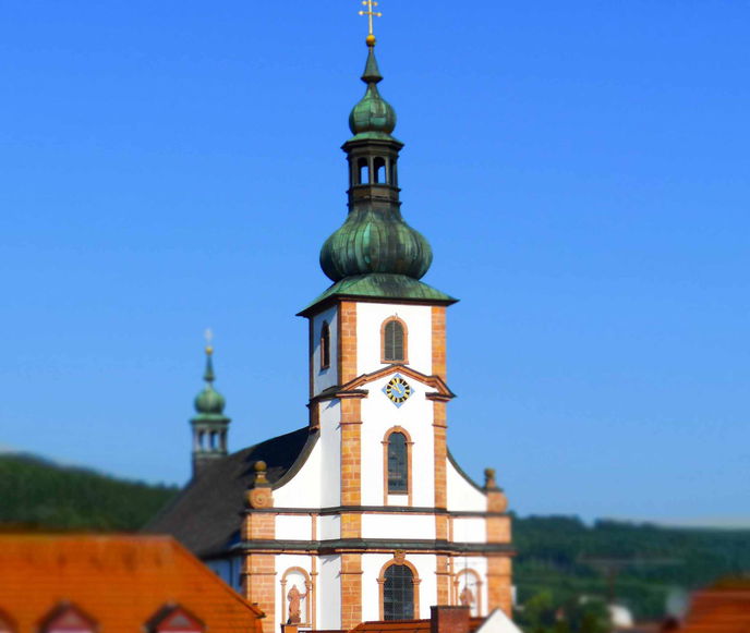 Die Pfarrei St. Peter und Paul in Bad Soden-Salmünster im Bistum Fulda ist am Sonntag, 12. November, bundesweit live im Rundfunk.